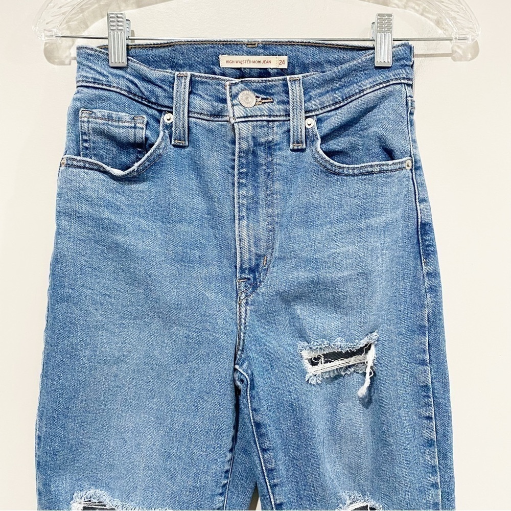 LEVI’S High Waisted Mom Jeans Distressed Medium Wash Size 24 - Picture 3 of 11
